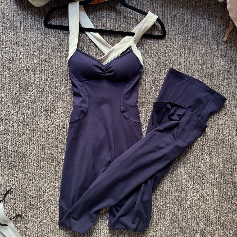 Navy-Crème Sculpt Onesie 437
